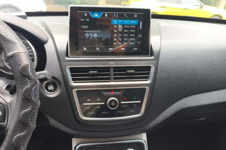 Used Bestune X40 2019 1.6L Automatic Luxury Version China V Emission Standard Audio And AC Panel