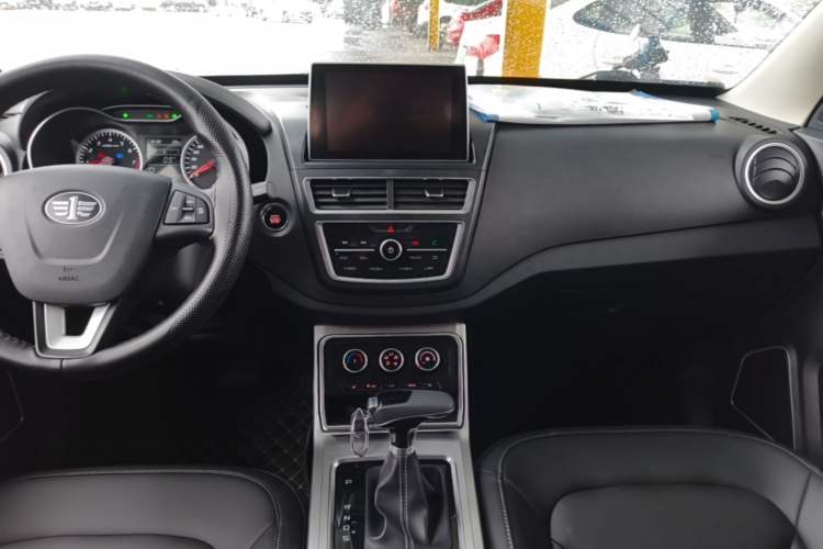 Used Bestune X40 2019 1.6L Automatic Luxury Version China V Emission Standard Audio And AC Panel