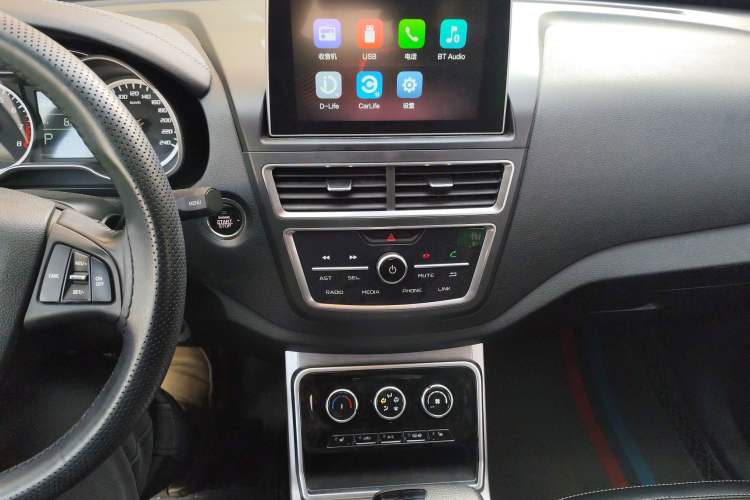 Used Bestune X40 2019 1.6L Automatic Luxury Version China V Emission Standard Audio And AC Panel