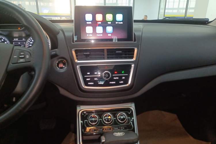 Used Bestune X40 2019 1.6L Automatic Luxury Edition China VI Audio And AC Panel