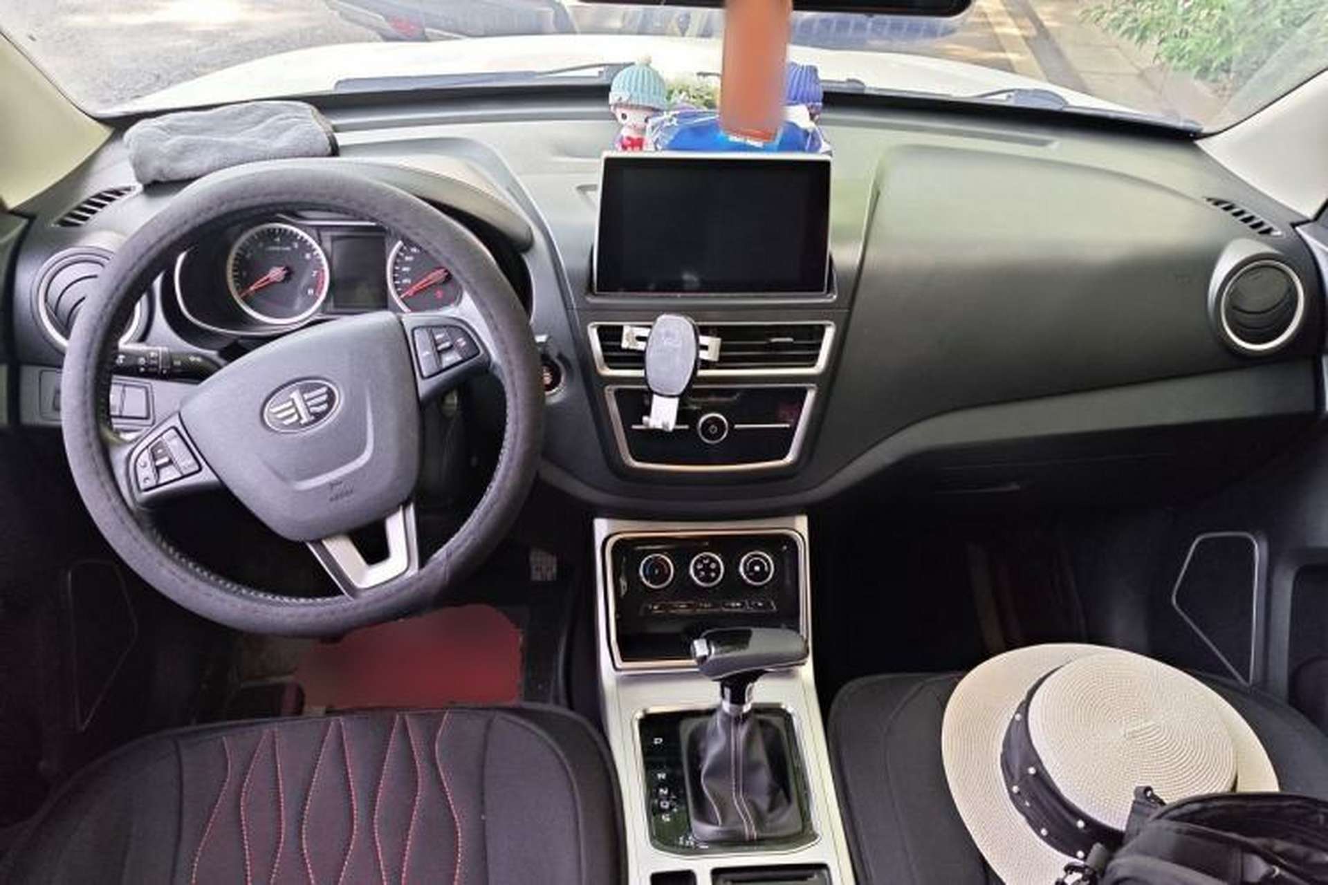 Used Bestune X40 2019 1.6L Automatic Luxury Edition China VI Center Console