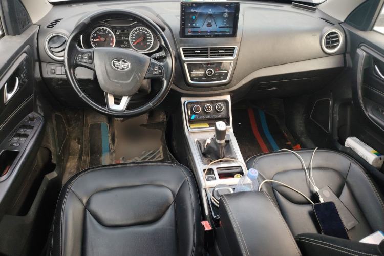Used Bestune X40 2019 1.6L Manual Luxury Edition China VI Center Console