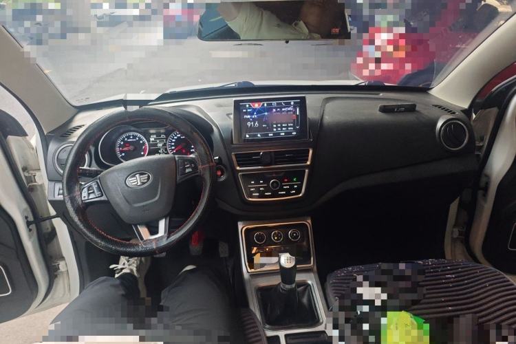 Used Bestune X40 2019 1.6L Manual Luxury Edition China VI Center Console
