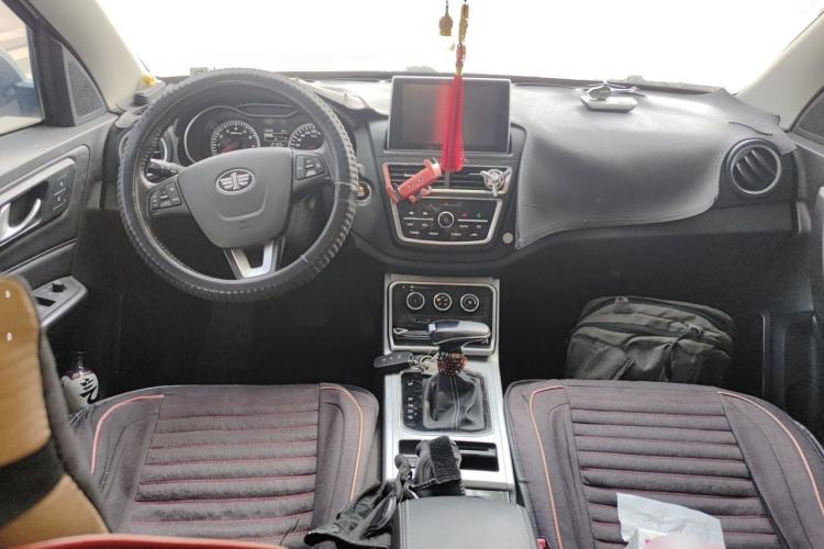 Used Bestune X40 2019 1.6L Automatic Luxury Edition China VI Center Console