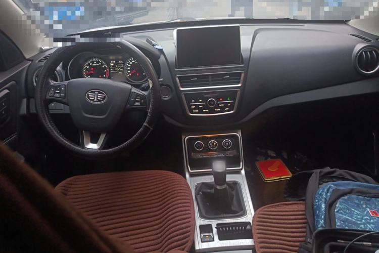 Used Bestune X40 2019 1.6L Manual Connected Smart Cool Version China VI Emission Standard Center Console