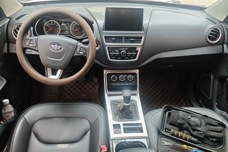 Used Bestune X40 2019 1.6L Manual Luxury Edition China VI Center Console