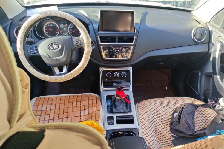 Used Bestune X40 2019 1.6L Automatic Luxury Version China V Emission Standard Center Console