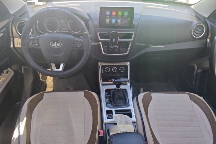 Used Bestune X40 2019 1.6L Automatic Luxury Edition China VI Center Console