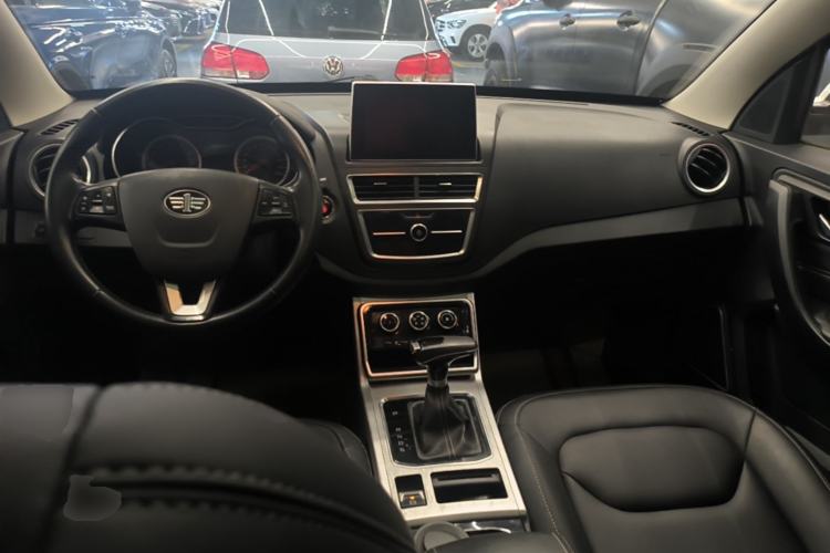 Used Bestune X40 2019 1.6L Automatic Luxury Version China V Emission Standard Center Console
