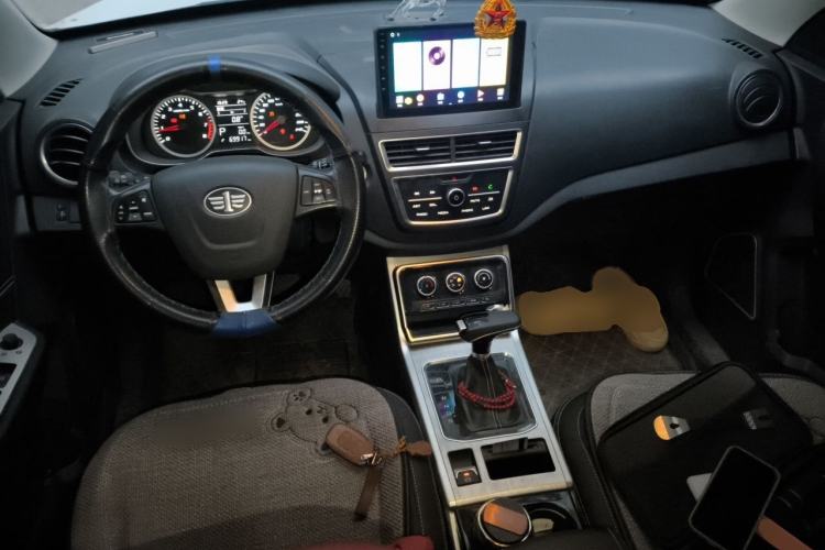 Used Bestune X40 2019 1.6L Automatic Luxury Version China V Emission Standard Center Console
