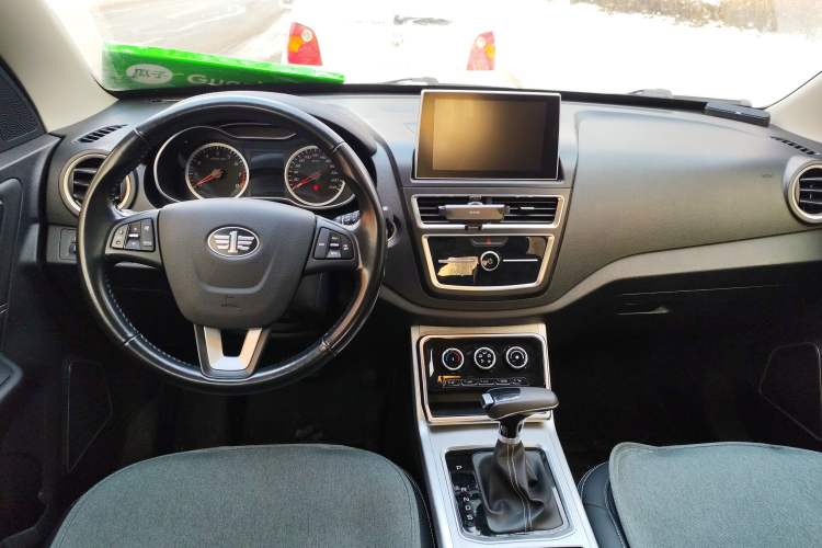 Used Bestune X40 2019 1.6L Automatic Luxury Version China V Emission Standard Center Console