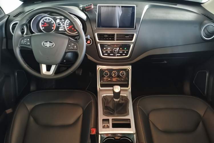 Used Bestune X40 2019 1.6L Manual Luxury Edition China VI Center Console