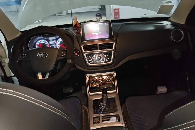 Used Bestune X40 2019 1.6L Automatic Luxury Edition China VI Center Console