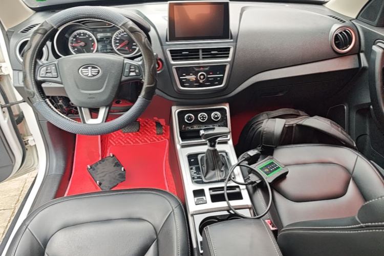 Used Bestune X40 2019 1.6L Automatic Luxury Edition China VI Center Console