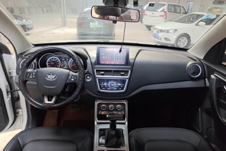 Used Bestune X40 2019 1.6L Automatic Luxury Edition China VI Center Console