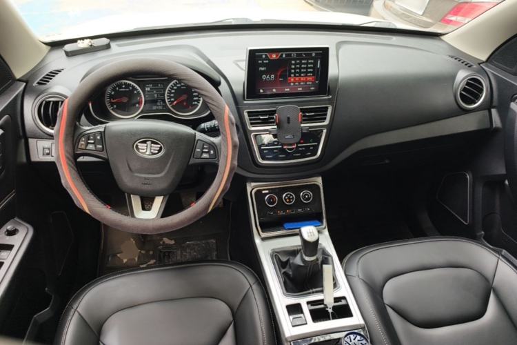 Used Bestune X40 2019 1.6L Manual Luxury Edition China VI Center Console