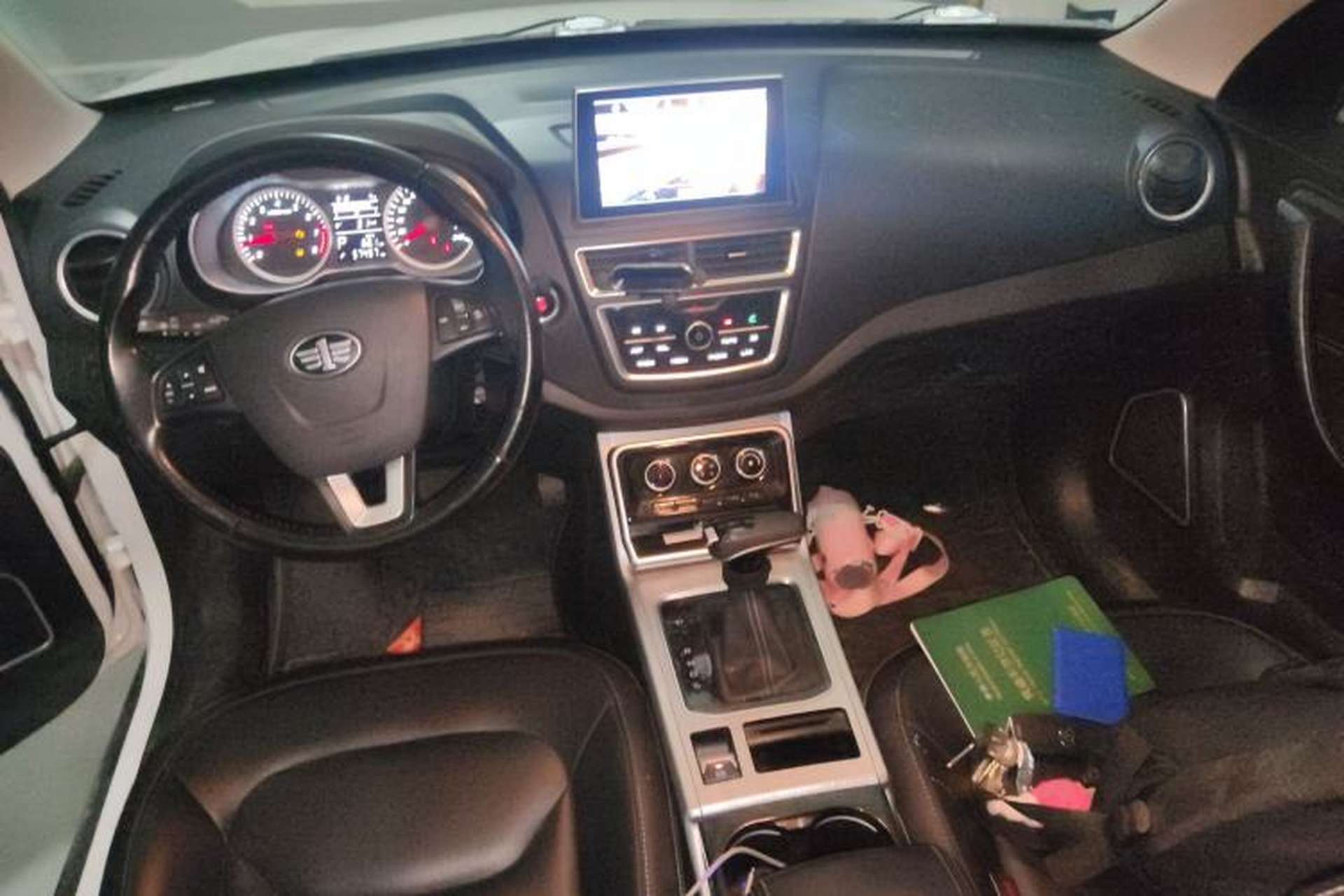 Used Bestune X40 2019 1.6L Automatic Luxury Edition China VI Center Console