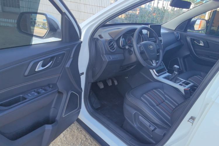 Used Bestune X40 2019 1.6L Manual Comfort Version China V Emission Standard Driver Seat