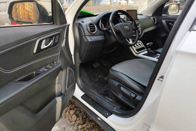 Used Bestune X40 2019 1.6L Automatic Luxury Version China V Emission Standard Driver Seat