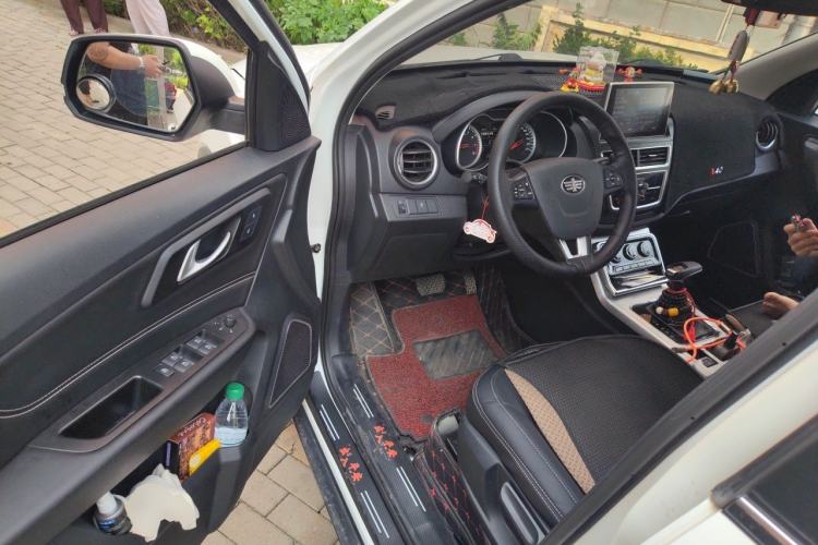 Used Bestune X40 2019 1.6L Automatic Luxury Edition China VI Driver Seat