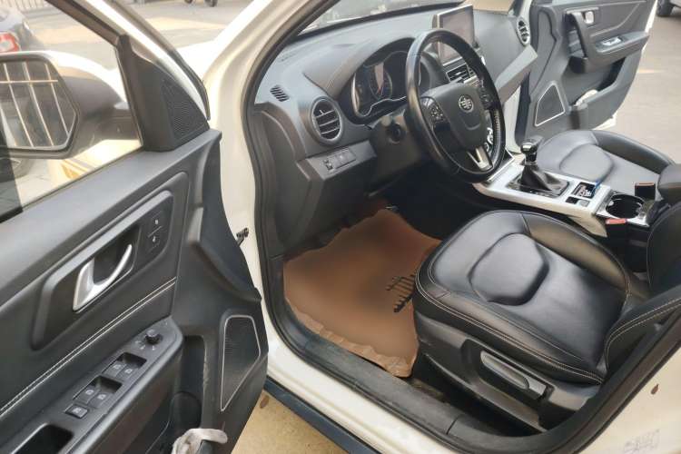 Used Bestune X40 2019 1.6L Automatic Connected Smart Cool Version China V Emission Standard Driver Seat