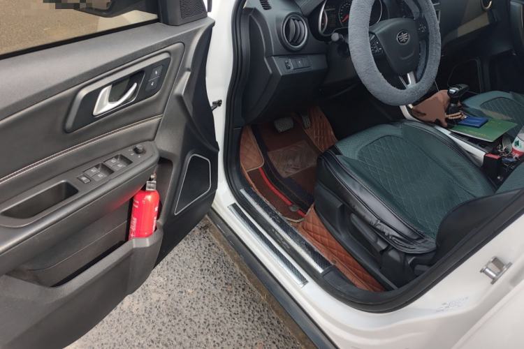 Used Bestune X40 2019 1.6L Automatic Luxury Edition China VI Driver Seat