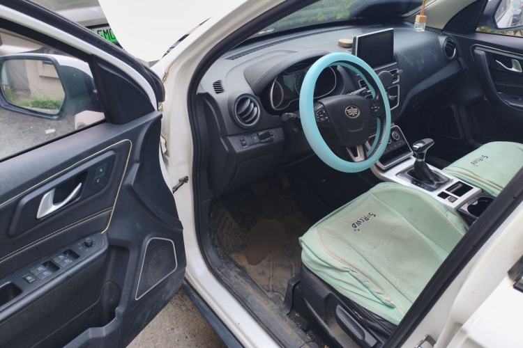 Used Bestune X40 2019 1.6L Automatic Luxury Version China V Emission Standard Driver Seat