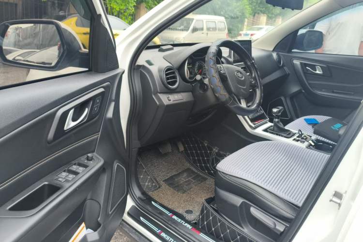 Used Bestune X40 2019 1.6L Automatic Luxury Version China V Emission Standard Driver Seat
