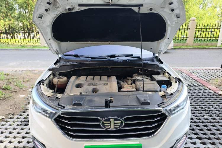 Used Bestune X40 2019 1.6L Automatic Luxury Version China V Emission Standard Engine Bay