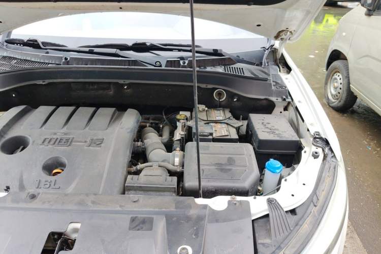 Used Bestune X40 2019 1.6L Automatic Luxury Version China V Emission Standard Engine Bay Left