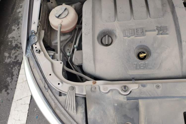 Used Bestune X40 2019 1.6L Automatic Luxury Version China V Emission Standard Engine Bay Right