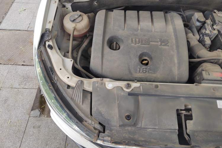 Used Bestune X40 2019 1.6L Automatic Luxury Version China V Emission Standard Engine Bay Right