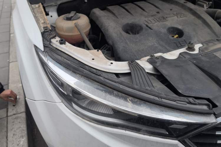 Used Bestune X40 2019 1.6L Automatic Luxury Version China V Emission Standard Engine Bay Right