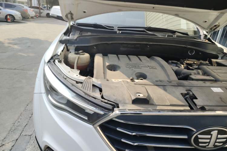 Used Bestune X40 2019 1.6L Automatic Connected Smart Cool Version China V Emission Standard Engine Bay Right