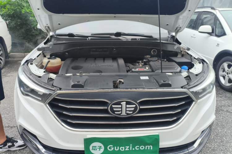 Used Bestune X40 2019 1.6L Automatic Luxury Version China V Emission Standard Engine Bay