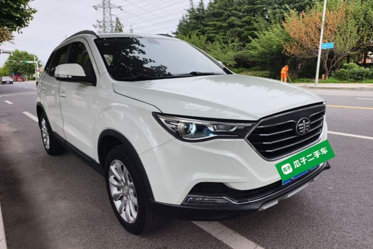 Used Bestune X40 2019 1.6L Manual Luxury Edition China VI Front Right 45 Deg