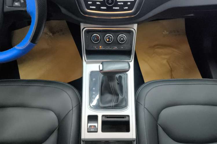 Used Bestune X40 2019 1.6L Automatic Luxury Version China V Emission Standard Gear Lever