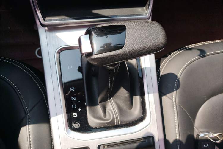 Used Bestune X40 2019 1.6L Automatic Luxury Version China V Emission Standard Gear Lever