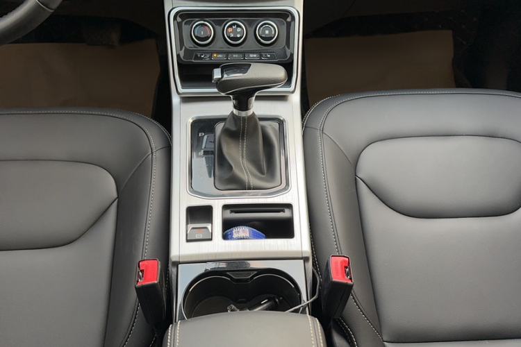 Used Bestune X40 2019 1.6L Automatic Luxury Version China V Emission Standard Gear Lever