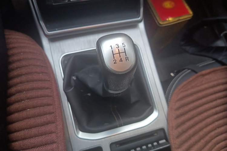 Used Bestune X40 2019 1.6L Manual Connected Smart Cool Version China VI Emission Standard Gear Lever