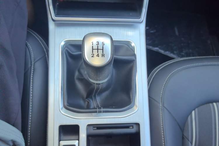 Used Bestune X40 2019 1.6L Manual Comfort Version China V Emission Standard Gear Lever