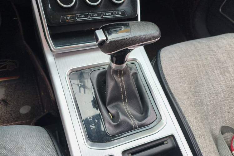 Used Bestune X40 2019 1.6L Automatic Luxury Version China V Emission Standard Gear Lever