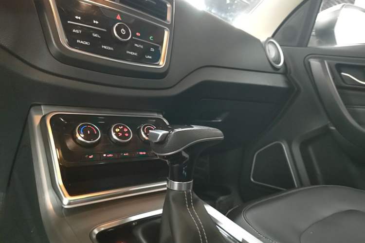 Used Bestune X40 2019 1.6L Automatic Luxury Edition China VI Gear Lever