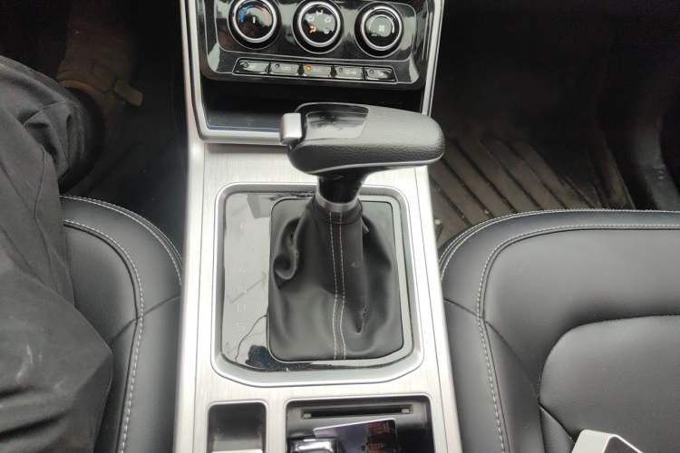Used Bestune X40 2019 1.6L Automatic Luxury Version China V Emission Standard Gear Lever
