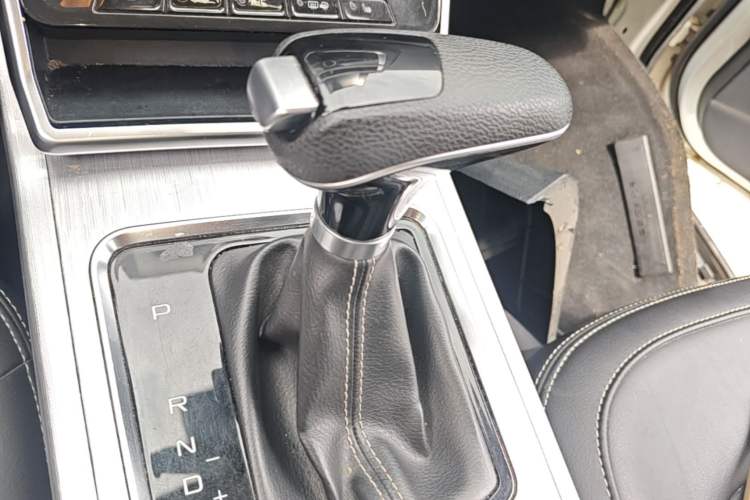 Used Bestune X40 2019 1.6L Automatic Luxury Version China V Emission Standard Gear Lever