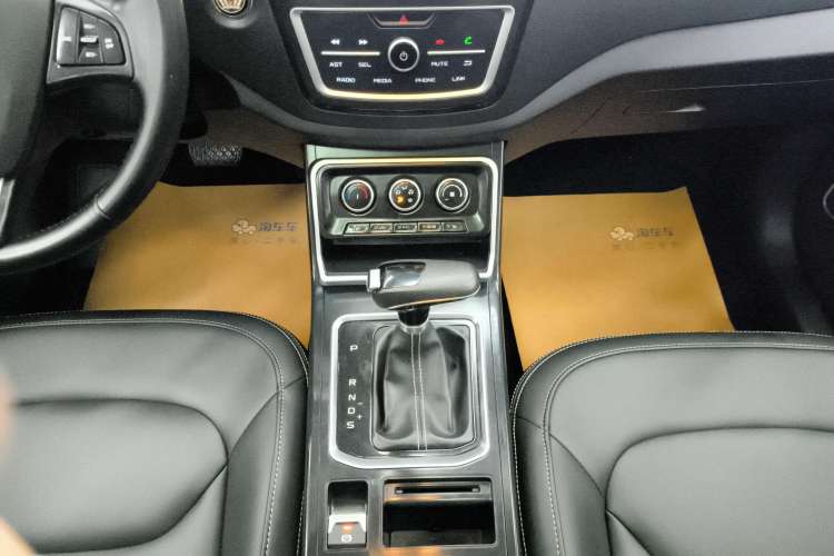 Used Bestune X40 2019 1.6L Automatic Connected Smart Cool Version China V Emission Standard Gear Lever