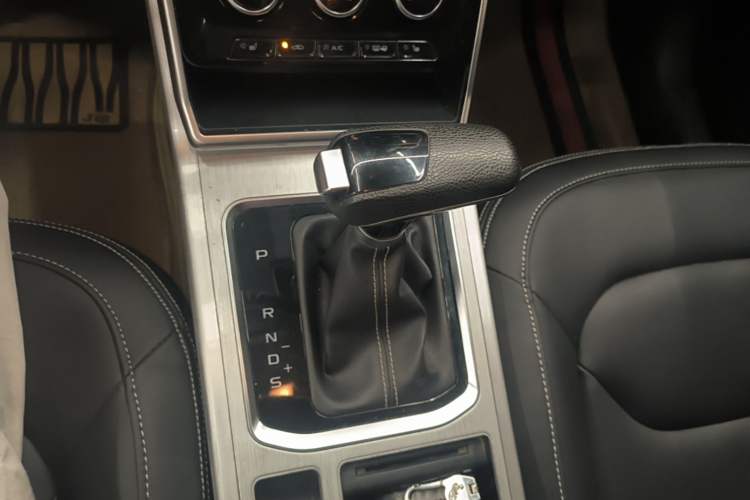 Used Bestune X40 2019 1.6L Automatic Luxury Version China V Emission Standard Gear Lever