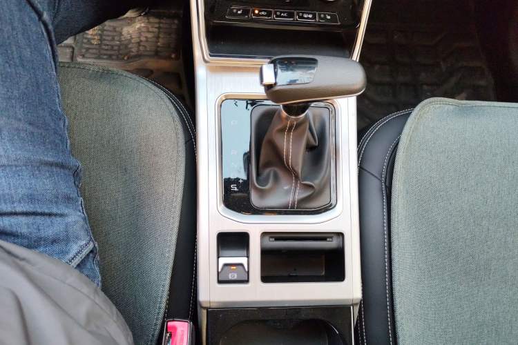 Used Bestune X40 2019 1.6L Automatic Luxury Version China V Emission Standard Gear Lever