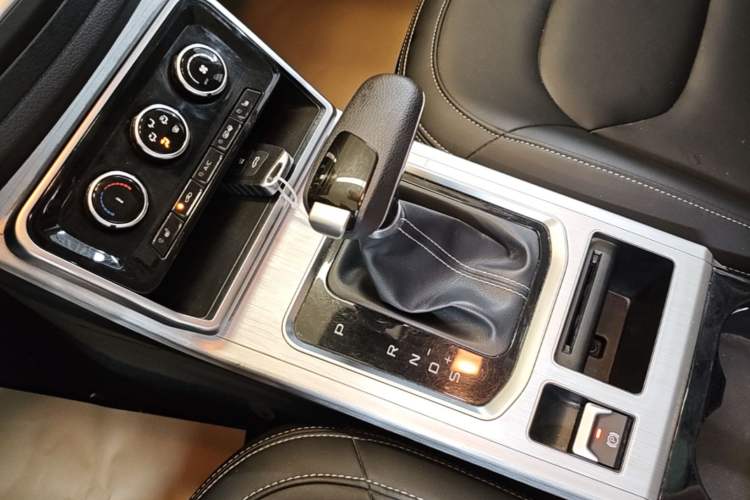 Used Bestune X40 2019 1.6L Automatic Luxury Version China V Emission Standard Gear Lever