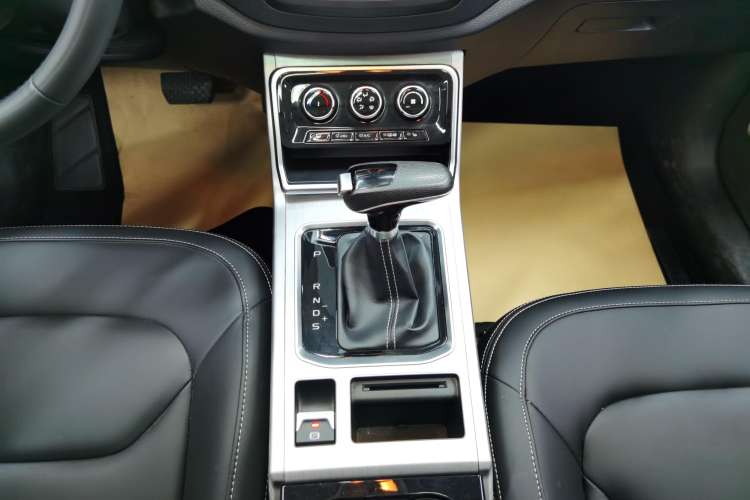 Used Bestune X40 2019 1.6L Automatic Luxury Version China V Emission Standard Gear Lever